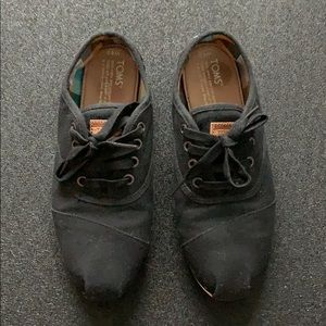 Toms Black Lace Up Loafers 6.5